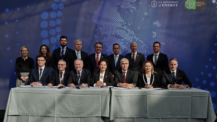 Νέες διαδρομές Route 2 και 3 ενισχύουν τον Κάθετο Διάδρομο Νέες διαδρομές Route 2 και 3 ενισχύουν τον Κάθετο Διάδρομο