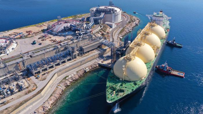 Η Κομισιόν προτείνει απαγόρευση στο Ρωσικό LNG από το 2027. Η Κομισιόν προτείνει απαγόρευση στο Ρωσικό LNG από το 2027.