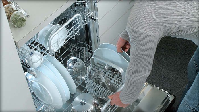 Η πραγματική ενεργειακή απόδοση του πλυντηρίου πιάτων εκφράζεται σε kWh ανά σερβίτσιο 12 ατόμων