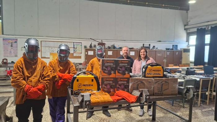 Anoxal: Δωρεά εξοπλισμού στο 1ο ΕΚ Χαλκίδας για ενίσχυση της εκπαίδευσης Anoxal: Δωρεά εξοπλισμού στο 1ο ΕΚ Χαλκίδας για ενίσχυση της εκπαίδευσης