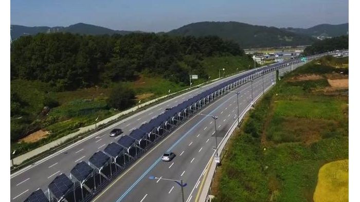 Ποδηλατόδρομος σε εθνική οδό καλυμμένος με ηλιακά πάνελ! (video)