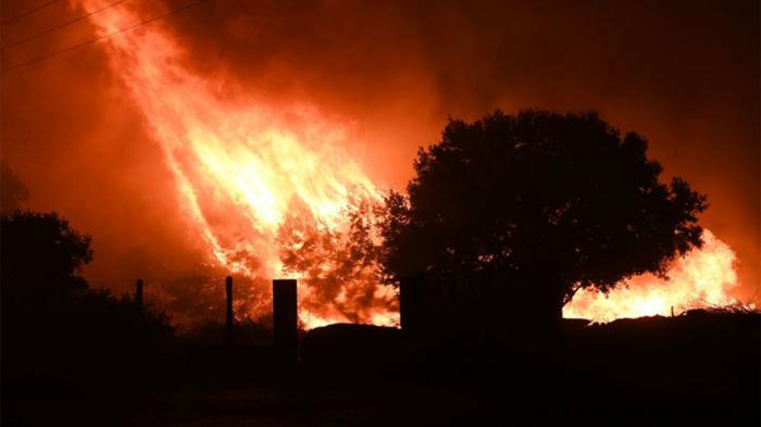 Στις φλόγες παραδόθηκε η νότια Γαλλία